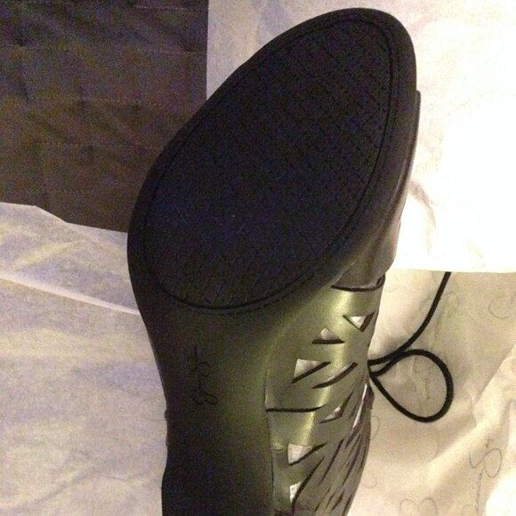 BNIB – Black “Emerita” Laser-cut Short Boots by Jessica Simpson - Picture 9 of 11